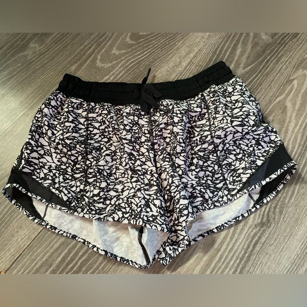 Lululemon Hotty Hot Short 4”